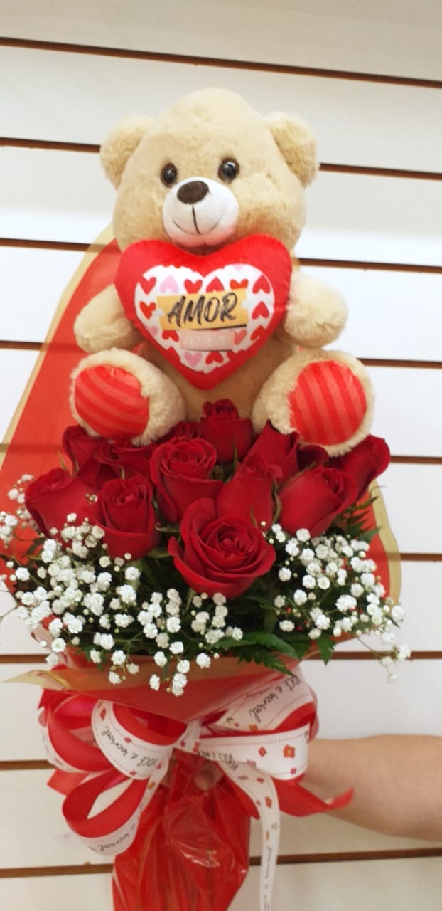 Buquê com Urso e Rosas
